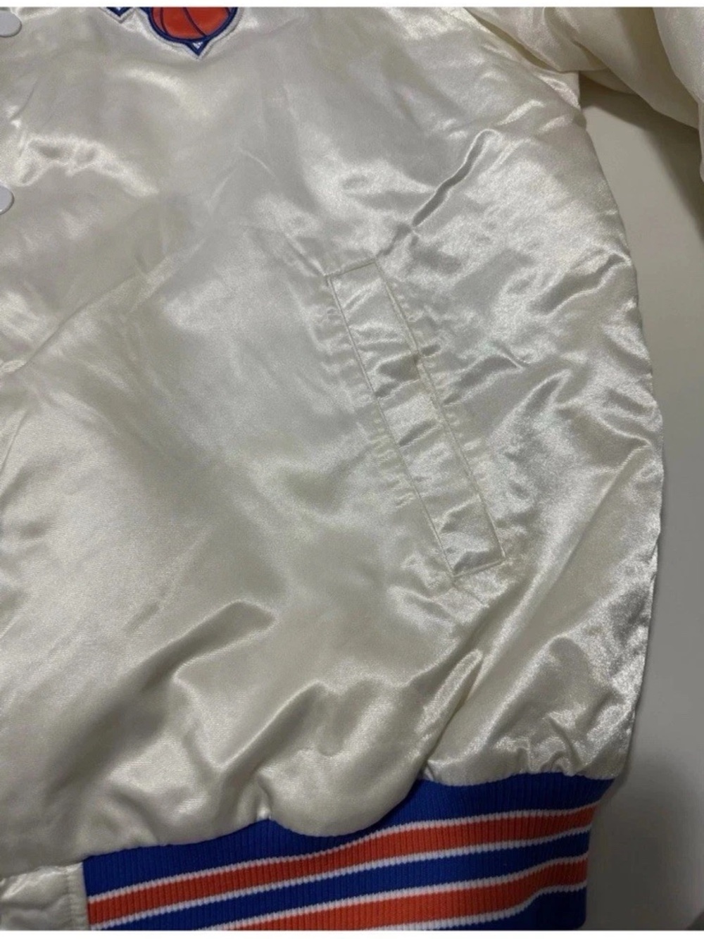 VINTAGE Starter New York Knicks White Cream Limited Edition Jacket XL - Picture 8 of 9